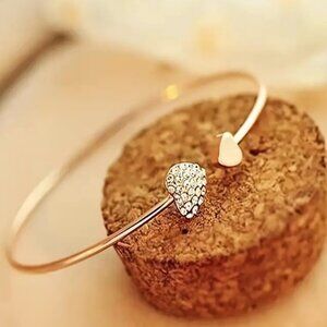 Heart Bangle Bracelet Rhinestone Simple Stylish Elegant Gold Glam Princess NEW